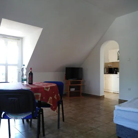 Apartment Direkt Am Mit Klima, Garten Und Pool *